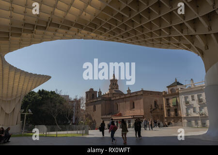 Blick auf die Kirche von der Konzeption aus der Sicht Setas de Sevilla, an der Plaza La Encarnación entfernt, in der Altstadt von Sevilla. Sevilla, Spa Stockfoto