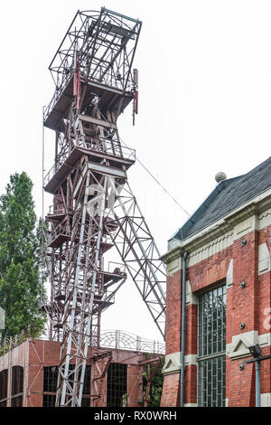 Dachrahmen des Minenschachts Oberschuir des ehemaligen Zeche Consolidation Gelsenkirchen, Nordrhein-Westfalen, Deutschland, Europa Stockfoto