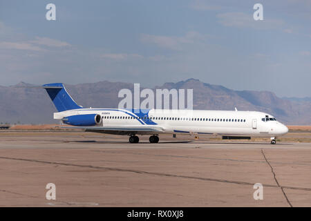 McDonnell Douglas MD-83 (DC -9-83) Flugzeuge N306 FA durch Falcon Air Express bei Phoenix - MESA Einfahrt-Flughafen betrieben. Stockfoto