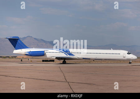 McDonnell Douglas MD-83 (DC -9-83) Flugzeuge N306 FA durch Falcon Air Express bei Phoenix - MESA Einfahrt-Flughafen betrieben. Stockfoto