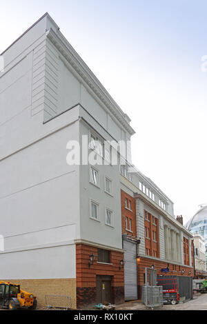 Die neu erweiterte fliegen Tower und Backstage Bereiche im Victoria Palace Theatre in London. Derzeit das musikalische Hamilton (März 2019) Stockfoto