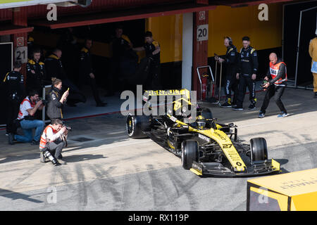 CIRCUIT DE CATALUNYA, MONTMELO, SPANIEN - 2019/02/19 - Nico Hulkenberg aus Deutschland mit 27 Renault F1 Team RS 19 am Anschluss während der F1-Test. Stockfoto