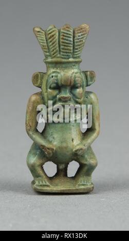 Amulett des Gottes Bes. Ägyptische. Datum: 1070 v. Chr.-656 v. Chr.. Abmessungen: 4,1 × 1,9 × 1,3 cm (1 5/8 x 3/4 x 1/2 in.). Fayence. Herkunft: Ägypten. Museum: Das Chicago Art Institute. Thema: Alte ägyptische. Stockfoto