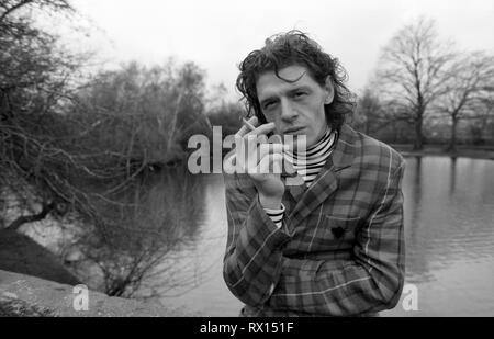 Marco Pierre White, Koch, im Wandsworth Common gegenüber dem Restaurant Harveys, wo er sich seinen Namen machte und zwei Michelins-Sterne gewann, London, England, Großbritannien 1987 Stockfoto