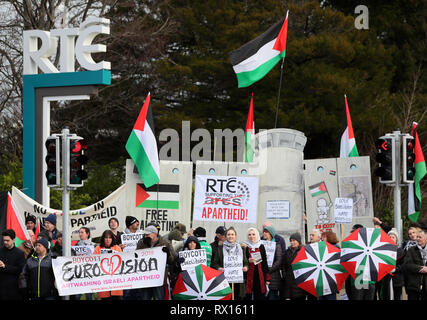 Die Menschen nehmen Teil an einem Boykott der Eurovision in Israel Protest der Palästinensischen rechte Aktivisten in der RTE-Studios in Dublin organisiert. Stockfoto