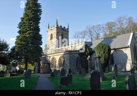 St. Lawrence's Church, Eyam Derbyshire England UK, Landdorf Peak District National Park, Englische Dorfkirche Grad II* denkmalgeschütztes Gebäude Stockfoto