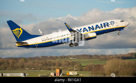 Prestwick, Großbritannien. Vom 7. März 2019. Ryanair Boeing 737-8 ALS (Reg: EI-FIL) Abflug Prestwick International Airport. Dieses Flugzeug ist eine der nächsten Generation Stockfoto