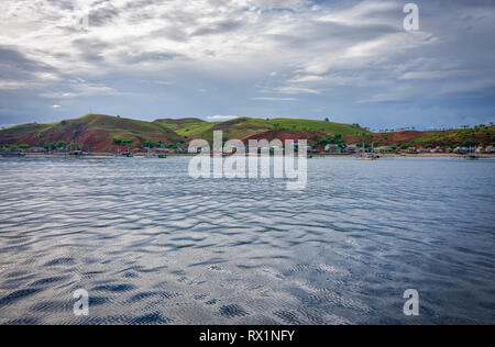 Komodo National Park liegt im Zentrum des indonesischen Archipels gelegen, zwischen den Inseln Sumbawa und Flores. Es ist Heimat von einzigartigen Komodo Drache. Stockfoto
