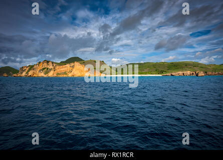 Komodo National Park liegt im Zentrum des indonesischen Archipels gelegen, zwischen den Inseln Sumbawa und Flores. Es ist Heimat von einzigartigen Komodo Drache. Stockfoto