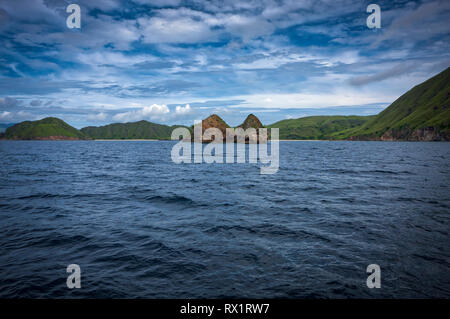 Komodo National Park liegt im Zentrum des indonesischen Archipels gelegen, zwischen den Inseln Sumbawa und Flores. Es ist Heimat von einzigartigen Komodo Drache. Stockfoto