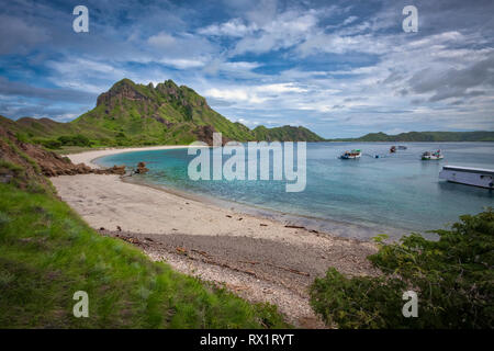 Padar ist eine kleine Insel zwischen Komodo und Rinca Inseln Komodo Archipel. Es ist die 3. größte Insel Komodo National Park. Stockfoto