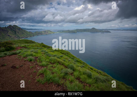 Padar ist eine kleine Insel zwischen Komodo und Rinca Inseln Komodo Archipel. Es ist die 3. größte Insel Komodo National Park. Stockfoto
