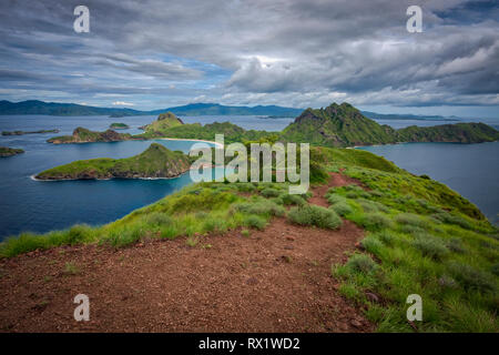Padar ist eine kleine Insel zwischen Komodo und Rinca Inseln Komodo Archipel. Es ist die 3. größte Insel Komodo National Park. Stockfoto