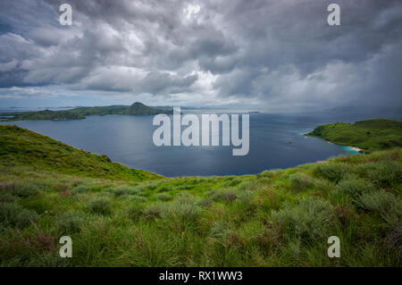 Padar ist eine kleine Insel zwischen Komodo und Rinca Inseln Komodo Archipel. Es ist die 3. größte Insel Komodo National Park. Stockfoto