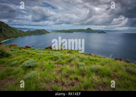 Padar ist eine kleine Insel zwischen Komodo und Rinca Inseln Komodo Archipel. Es ist die 3. größte Insel Komodo National Park. Stockfoto