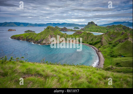 Padar ist eine kleine Insel zwischen Komodo und Rinca Inseln Komodo Archipel. Es ist die 3. größte Insel Komodo National Park. Stockfoto