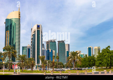 Doha, Katar - 7. Januar 2019: Wolkenkratzer in der Innenstadt von Doha, Katar. Stockfoto