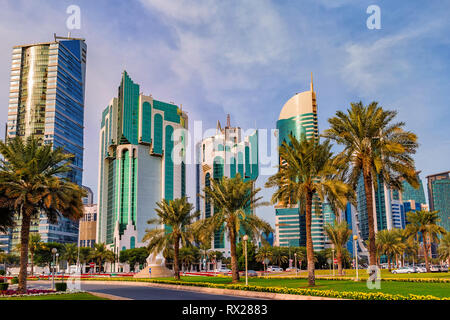 Doha, Katar - 7. Januar 2019: Wolkenkratzer in der Innenstadt von Doha, Katar. Stockfoto