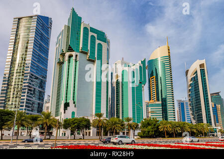 Doha, Katar - 7. Januar 2019: Wolkenkratzer in der Innenstadt von Doha, Katar. Stockfoto