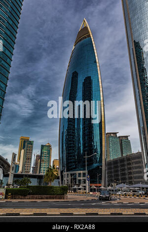 Doha, Katar - 7. Januar 2019: Wolkenkratzer in der Innenstadt von Doha, Katar. Stockfoto