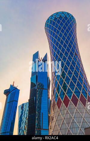 Doha, Katar - 7. Januar 2019: Wolkenkratzer in der Innenstadt von Doha, Katar. Stockfoto