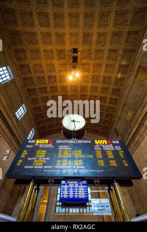 Toronto Union Station train schedule Board Stockfoto