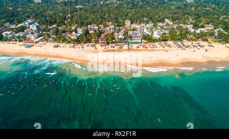Antenne. Am Strand von Hikkaduwa. Sri Lanka. Stockfoto