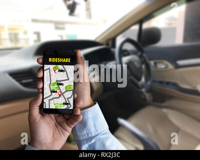 Mobile Anwendung Fahrt teilen Taxi service auf Telefon Mann, Tel. Stockfoto