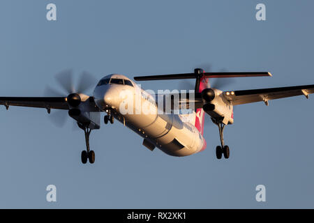 QantasLink (Sunstate Airlines) Bombardier DHC -8-402 zweimotorige Turboprop regional Airliner auf Ansatz am Adelaide Flughafen zu landen. Stockfoto