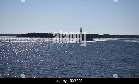 Die Ohio-Klasse ballistischen Raketen-U-Boot USS Rhode Island (SSBN 740) Gold crew kehrt in seinen Heimathafen, Naval Submarine Base Kings Bay, Ga. Das Boot ist eine von fünf ballistischen Raketen-U-Boote an der Basis stationiert und ist in der Lage, bis zu 20 u-Booten startende ballistische Raketen mit mehreren Sprengköpfen. (U.S. Marine Foto von Mass Communication Specialist 2. Klasse Bryan Tomforde) Stockfoto