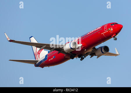 Virgin Blue Airlines (Jungfrau Australien Airlines) Boeing 737 airliner Weg vom Flughafen Adelaide. Stockfoto