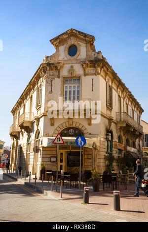 Limassol, Zypern - Februar 4, 2016 - Wunderschönes altes Gebäude im historischen Zentrum der Stadt. Stockfoto