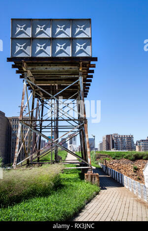 Johannesburg, Südafrika, 17. Februar 2019: Außenansicht der Wasserturm am alten Gefängnis fort im Stadtzentrum Stockfoto