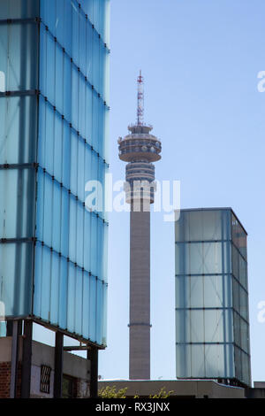 Johannesburg, Südafrika, 17. Februar 2019: Blick auf den berühmten Signal Tower im Stadtzentrum Stockfoto