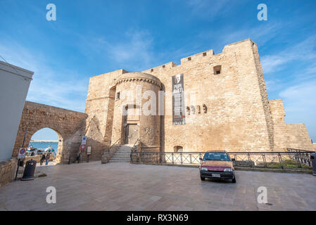 Ostuni, Apulien, Italien - Schloss von Carlo V (Castello Carlo V) in der Altstadt. Die Region Apulien Stockfoto