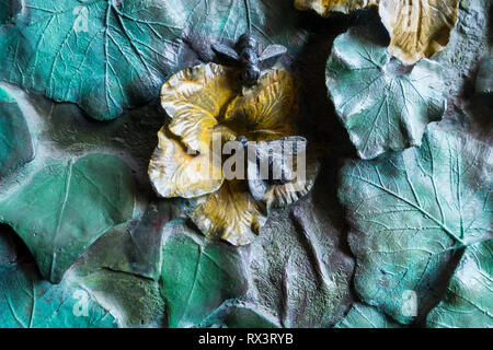 Metalltür natur Detail an der Sagrada Familia in Barcelona, Spanien. Stockfoto