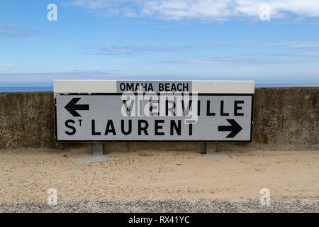 Schild auf Omaha Beach zwischen Vierville und St. Laurent, Normandie, Frankreich. Stockfoto