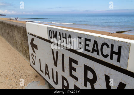 Schild auf Omaha Beach zwischen Vierville und St. Laurent, Normandie, Frankreich. Stockfoto