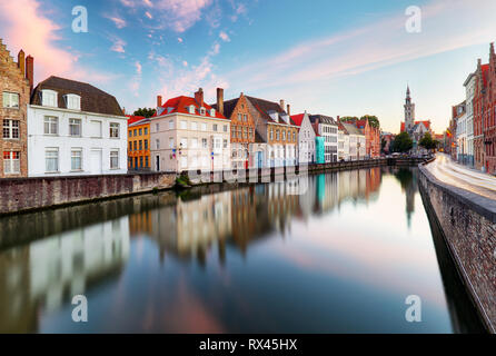 Kanäle von Brügge, Belgien bei Sonnenuntergang Stockfoto