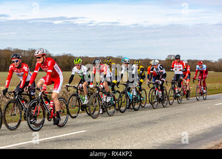 Fains-la-Folie, Frankreich - 5. März 2018: Der belgische Radprofi Thomas De Gendt von Lotto Soudal Team Reiten in das Peloton auf einer Landstraße während des s Stockfoto