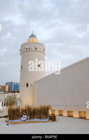 Abendlicher Blick von Qasr Al Hosn Abu Dhabi ist ein 250 Jahre altes Fort, hat die Heimat einer Herrscherfamilie von Abu Dhabi, VAE. Stockfoto