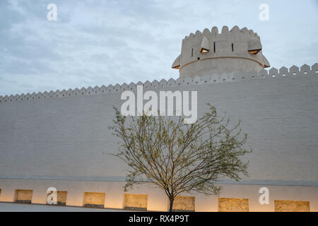 Abendlicher Blick von Qasr Al Hosn Abu Dhabi ist ein 250 Jahre altes Fort, hat die Heimat einer Herrscherfamilie von Abu Dhabi, VAE. Stockfoto