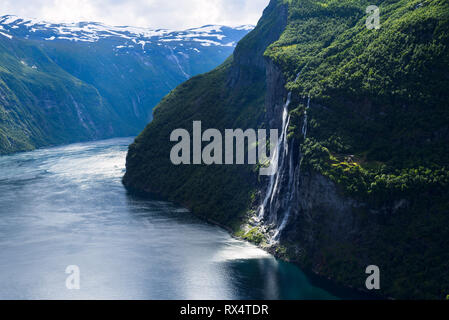 Geirangerfjord Fjord und die Sieben Schwestern Wasserfall, Norwegen Stockfoto