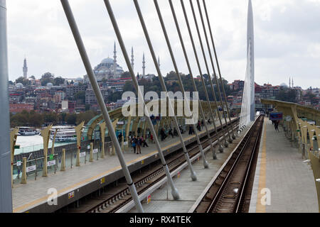 Halic Metro Station, Istanbul/Türkei - vom 12. Oktober 2018: Istanbul Metro, Halic Station, Eminonu anzeigen Stockfoto