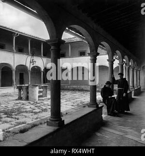 Toskana, Fiesole, kleinen Kreuzgang im Kloster San Francesco, 1900-10 Stockfoto