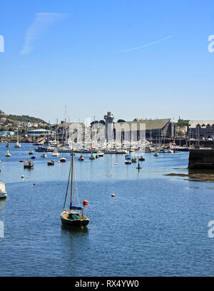 Falmouth Cornwall einschließlich National Maritime Museum in der Entfernung Stockfoto