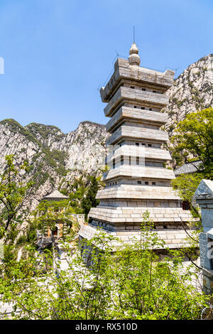 Sanhuang Basilika auf dem Gipfel des Songshan Berg, Dengfeng, Henan, China. Songshan ist die höchste der fünf heiligen Berge Chinas zu Tao gewidmet Stockfoto