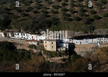 Setenil Häuser unter Felsen, Spanien Stockfoto