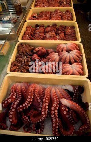 Octopus Ständen auf Tokio Tsukiji Fischmarkt Stockfoto