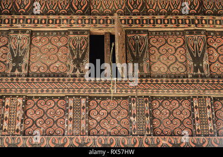 Traditionelle Kunst Dekoration von Tana Toraja. Die Kunst in der Regel im Haus platzieren, die Tongkonan Torajan traditionelles Gebäude. Stockfoto